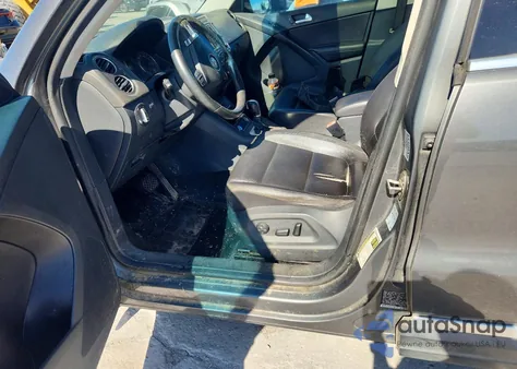 2016 Volkswagen Tiguan S from USA, damaged, VIN WVGAV7AX2GW032395